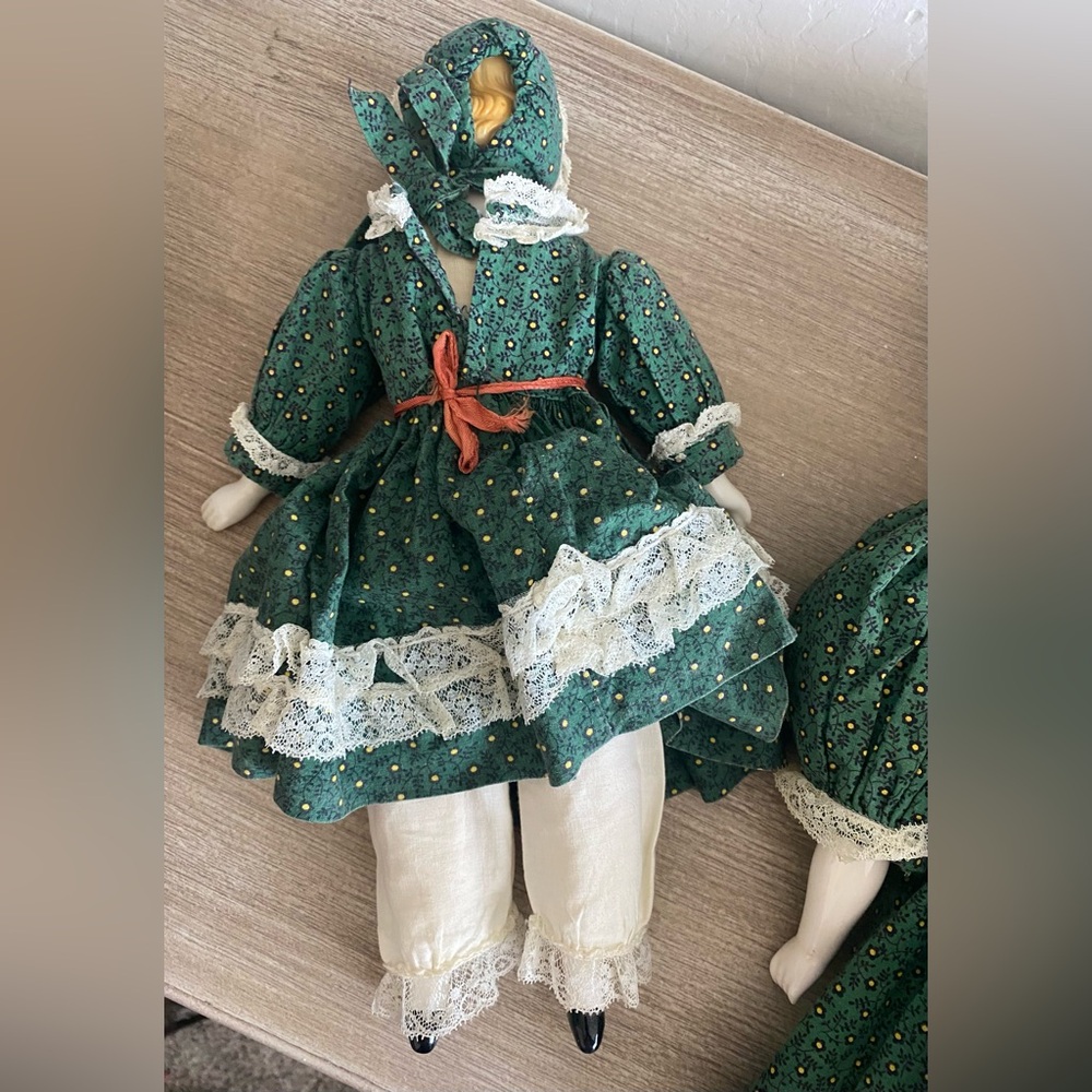 3 Vintage Porcelain Dolls in Green Dresses - Picture 9 of 14